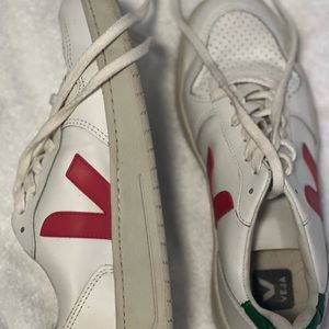Women’s Veja Sneakers (38)